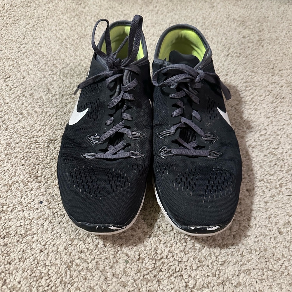 Women’s Nike shoes size 9